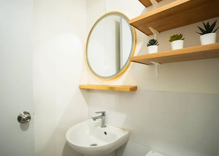 Fully Furnished :japandi Warm Retreat In Qc