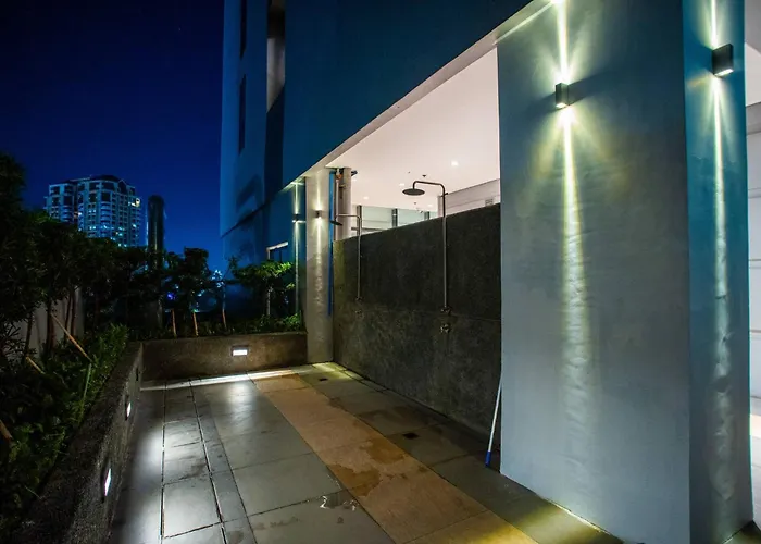 Fully Furnished :japandi Warm Retreat In Qc