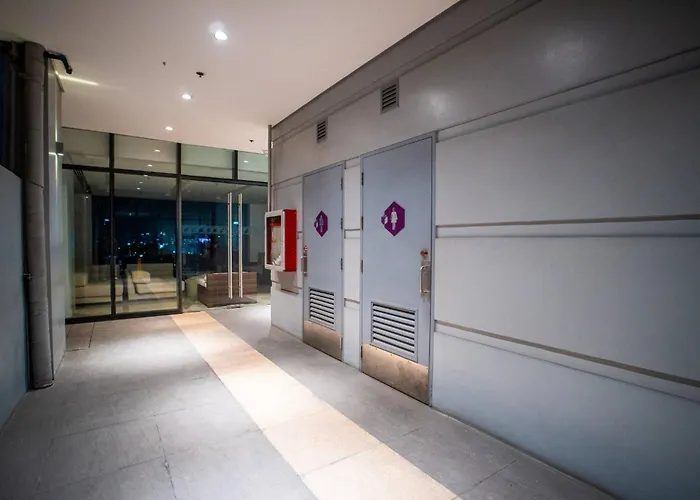 Fully Furnished :japandi Warm Retreat In Qc