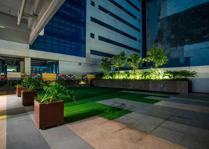 Fully Furnished :japandi Warm Retreat In Qc